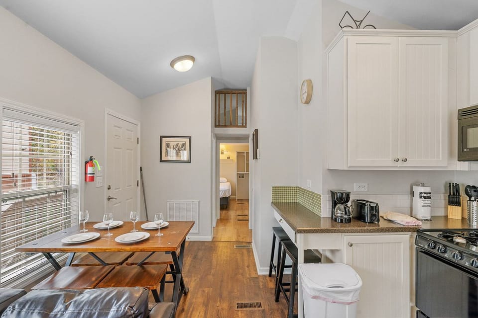 Dining area/kitchen 