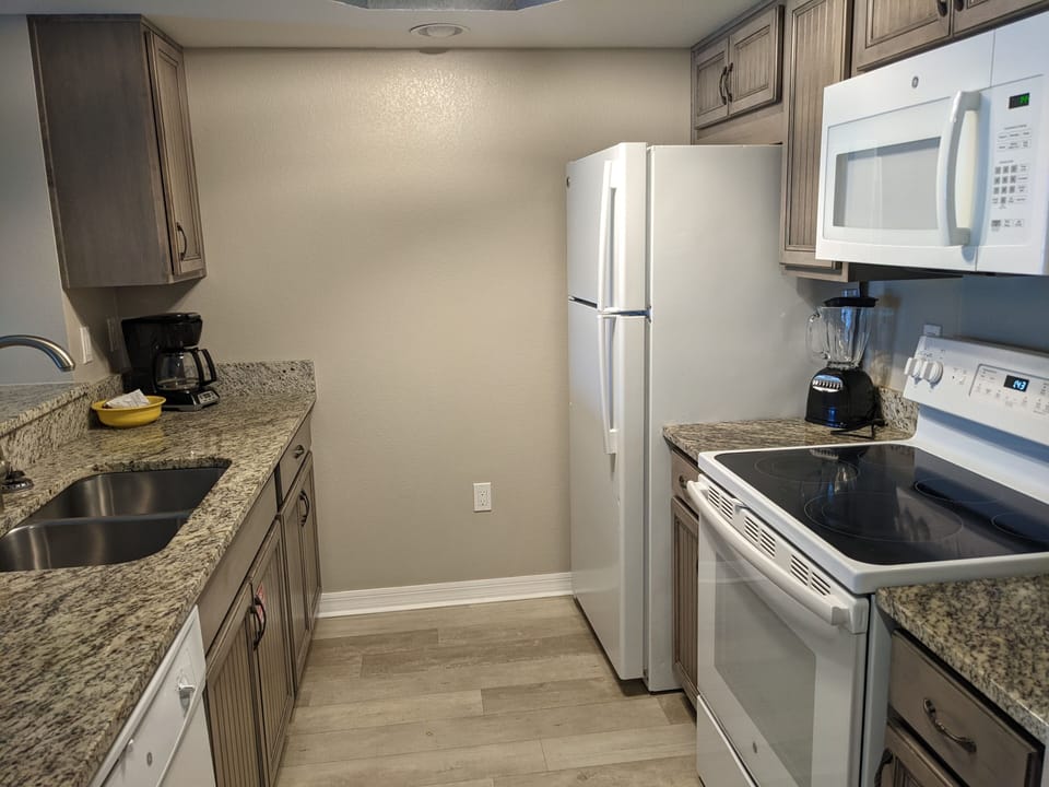 Full sized kitchen