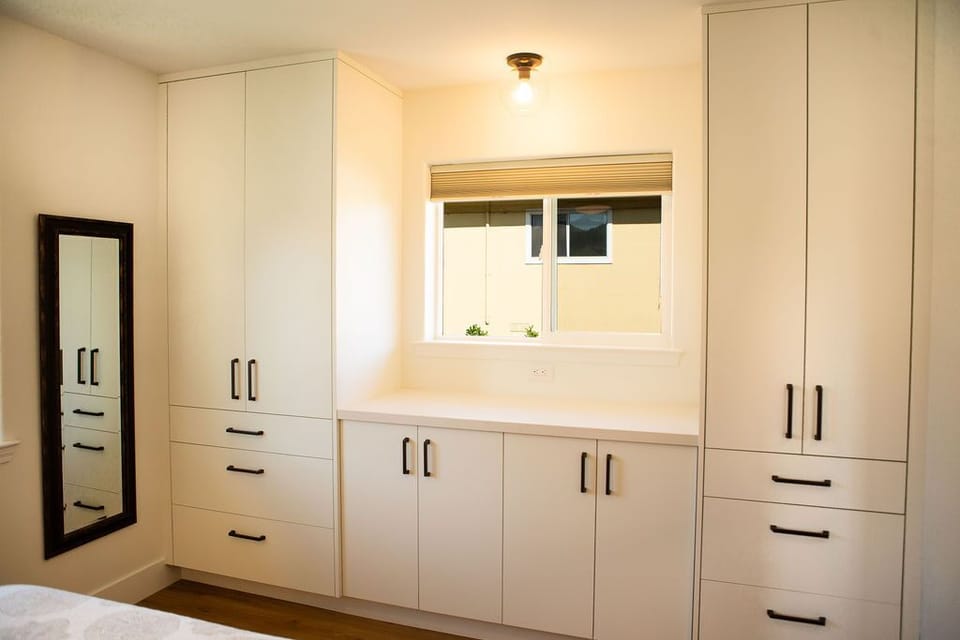 90 San Luis St. Unit D Avila Beach Vacation Rental - Plenty of built-in storage - 90 San Luis St. Unit D Avila Beach Vacation Rental