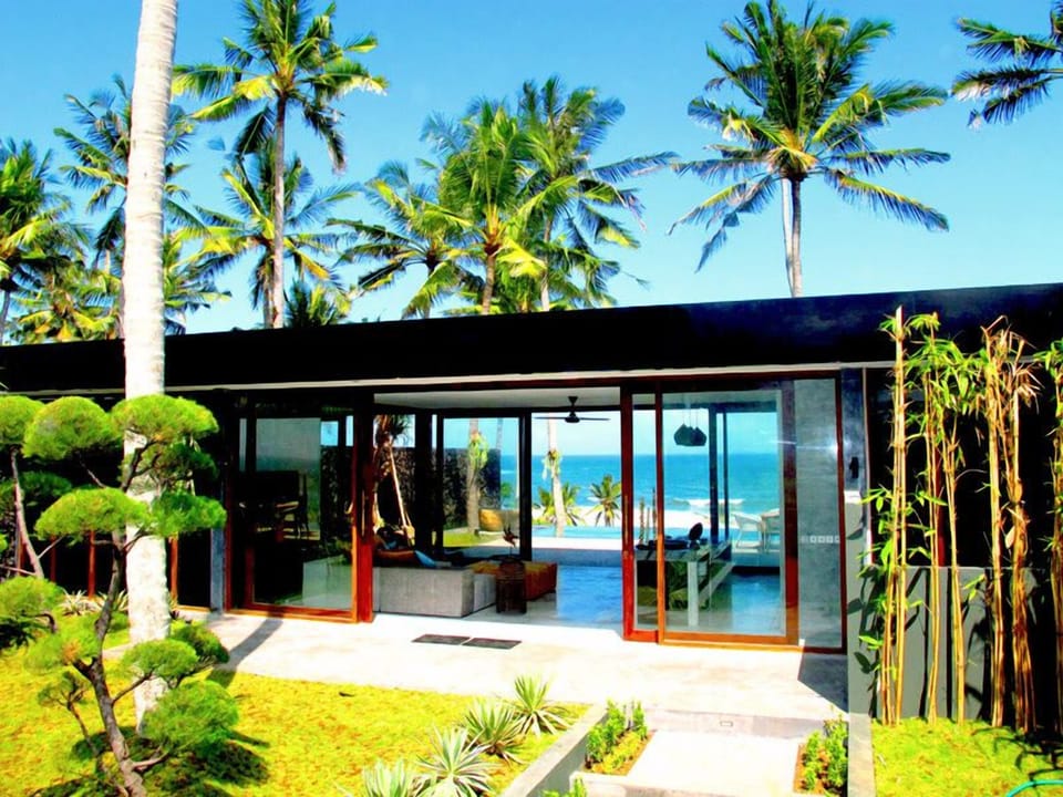 Beachfront Villa Inca