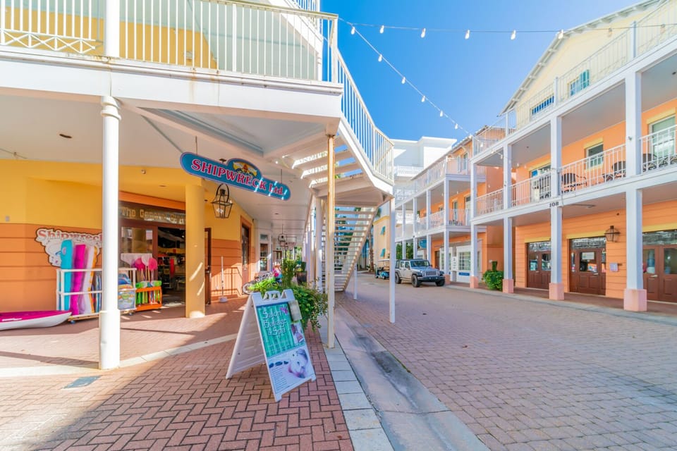 Sea La Vie | Shops & Restaurants | Carillon Community