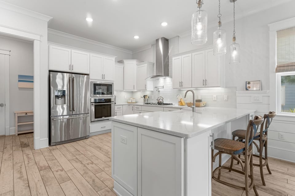 Kitchen with Breakfast Bar