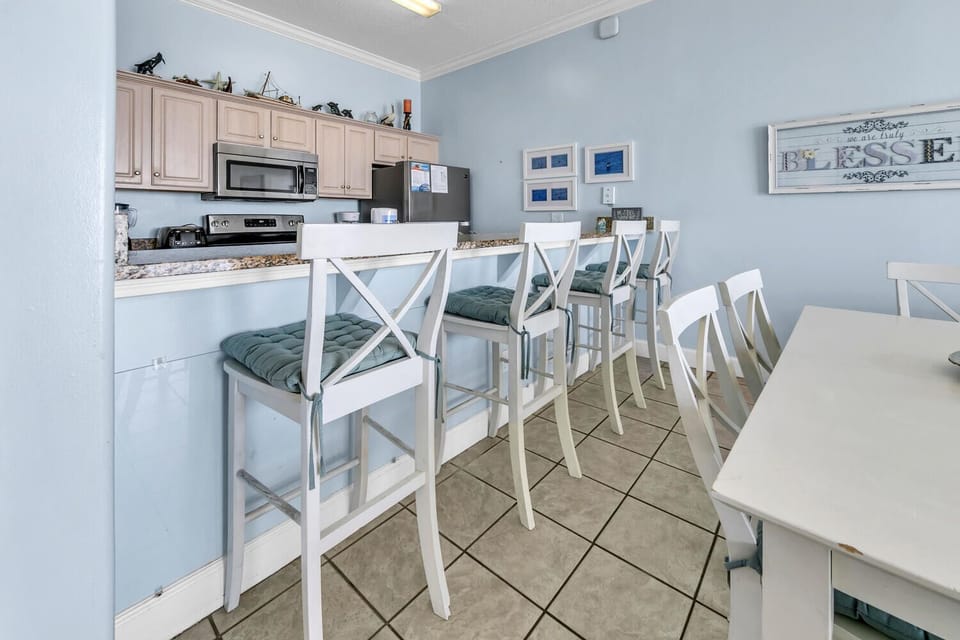 Eat-in bar seating