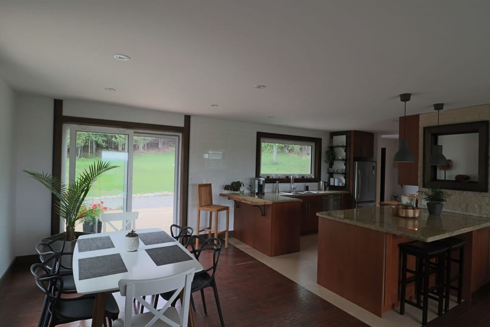 Kitchen / Dinning area