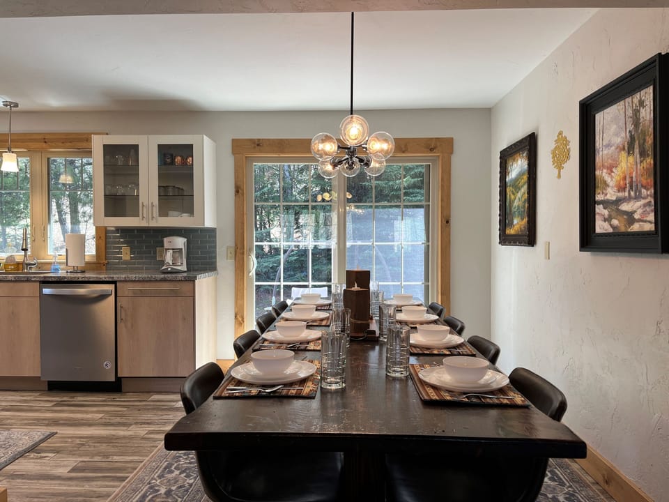 Enjoy a meal with a view of nature.