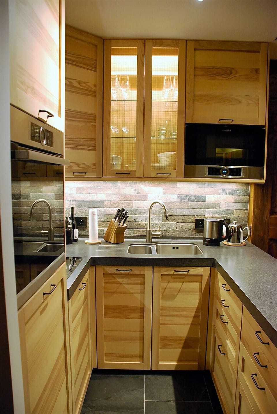 Kitchen in Ash-wood. Krion countertops. Fully equipped