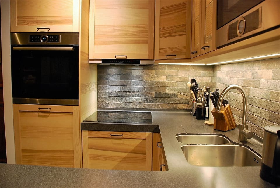 Fully equipped kitchen. Dimmable lights