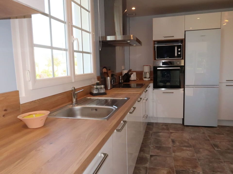 Countertop, Property, Room, Cabinetry, Kitchen, Furniture, Building, Floor, Sink, Interior Design