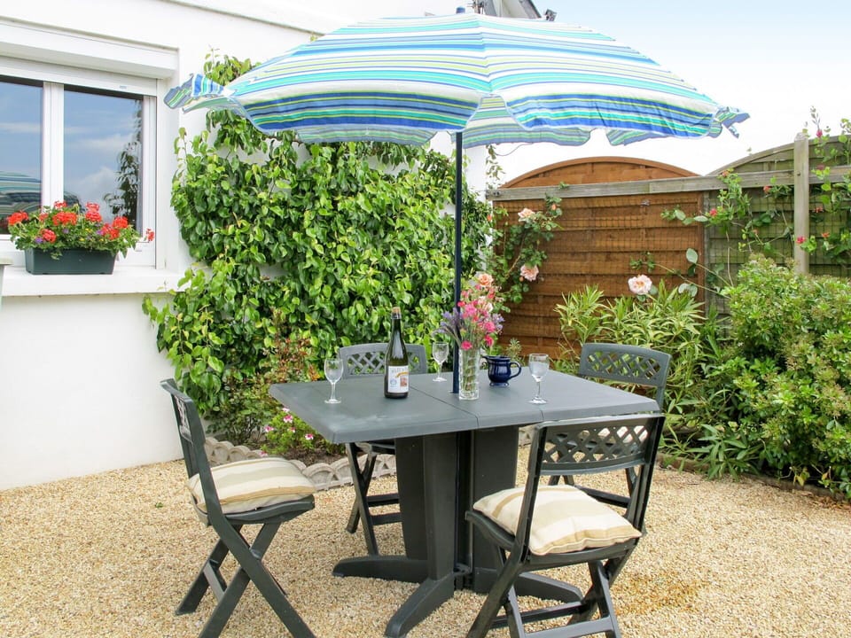 Furniture, Table, Umbrella, Outdoor Table, Property, Patio, Building, Real Estate, Room, Garden