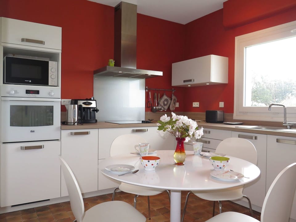 Room, Furniture, Property, Kitchen, Interior Design, Countertop, Cabinetry, Major Appliance, Building, Kitchen Stove