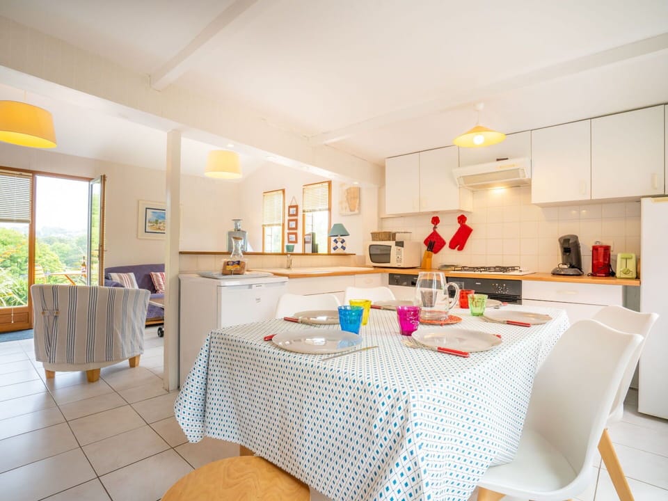 Table, Furniture, Property, Window, Cabinetry, Chair, Interior Design, House, Kitchen, Tablecloth