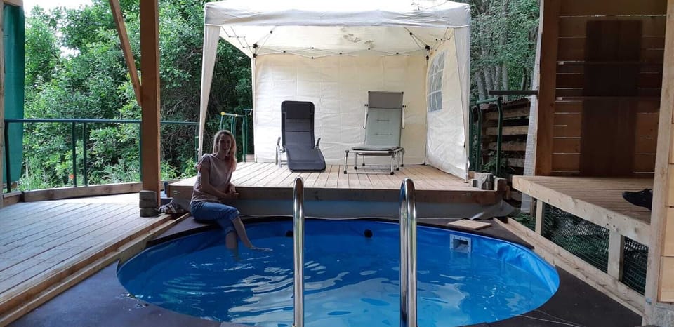 Outdoor spa tub