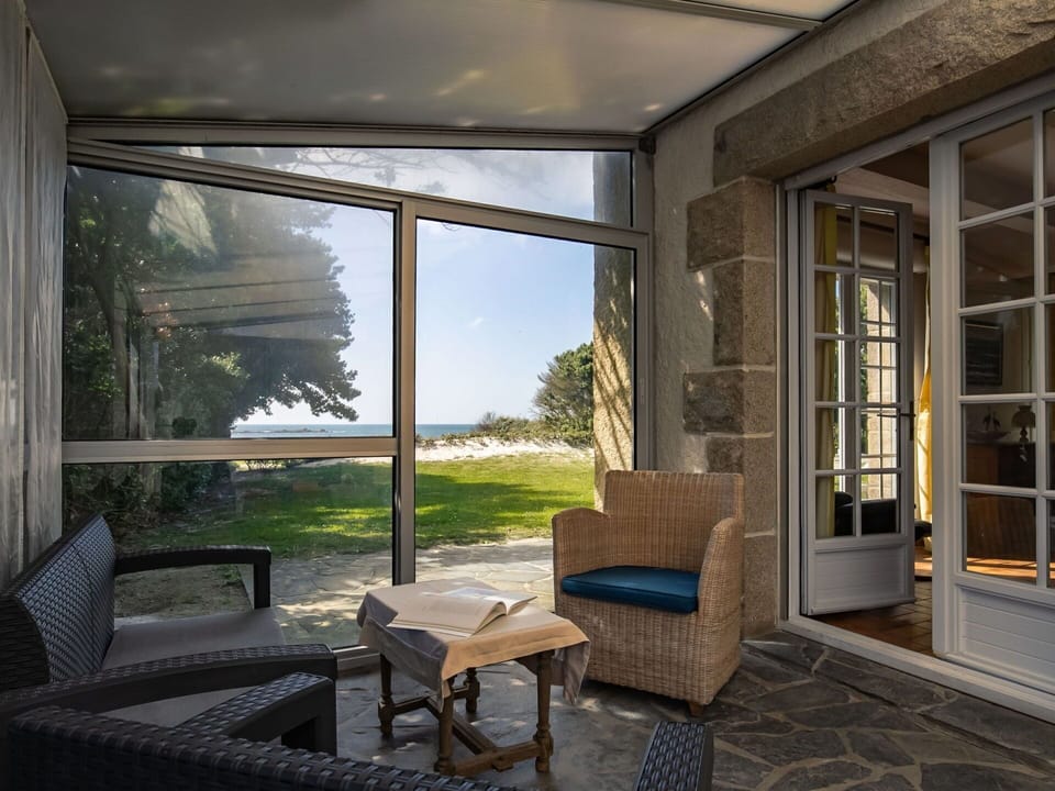 Property, Plant, Shade, Window, Interior Design, Lighting, Building, Wood, Architecture