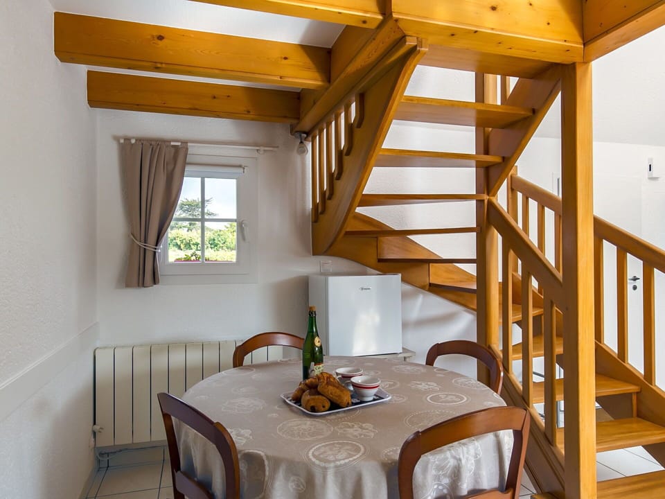 Table, Furniture, Property, Wood, Interior Design, Chair, Floor, Building, Window, Hardwood
