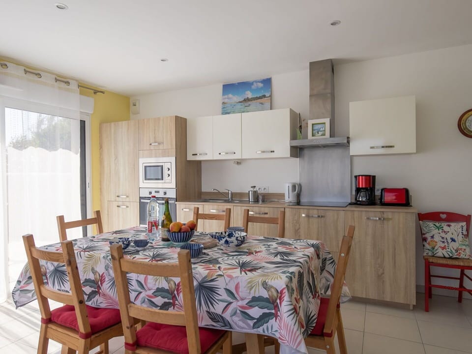 Wood, Furniture, Chair, Interior Design, Flooring, Kitchen & Dining Room Table, Wood Stain, Hardwood, Dining Room, Houseplant