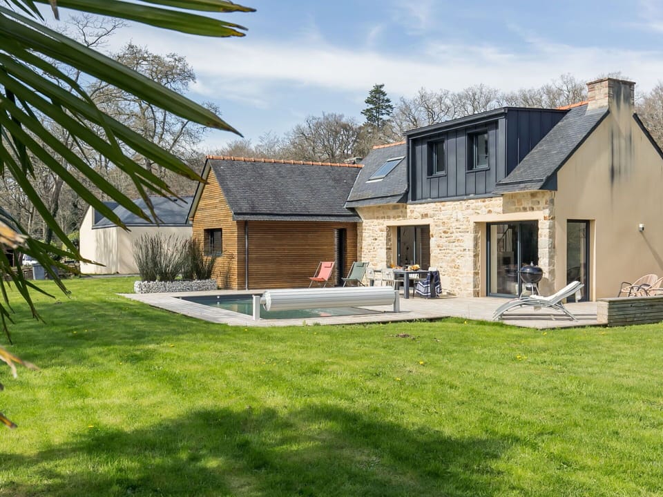 Building, Sky, Cloud, Plant, Window, House, Tree, Land Lot, Grass, Cottage