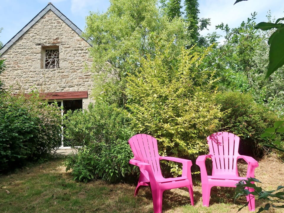 Plant, Plant Community, Sky, Green, Botany, Outdoor Furniture, Natural Landscape, Chair, Grass, Armrest