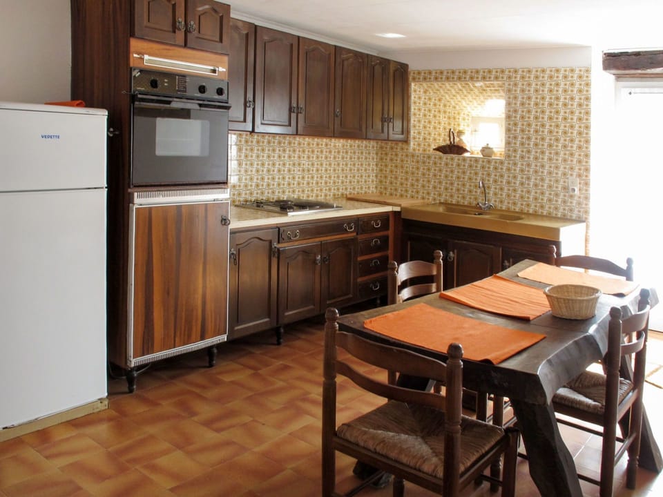 Furniture, Countertop, Room, Kitchen, Cabinetry, Property, Floor, Building, Interior Design, Major Appliance