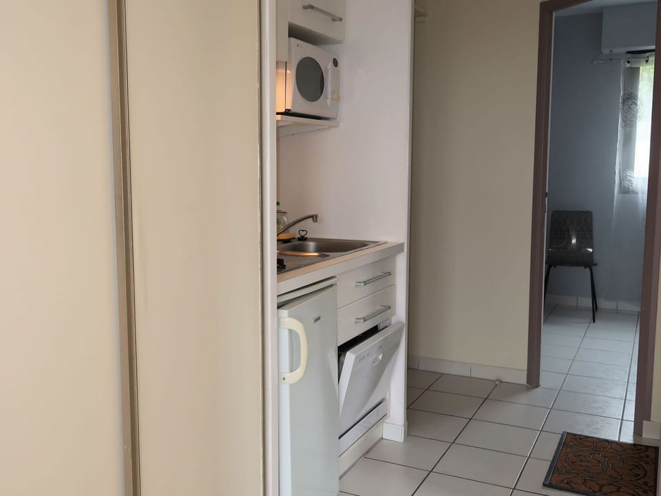 Cabinetry, Building, Drawer, Countertop, Wood, Kitchen Appliance, Kitchen, Floor, Home Appliance, Kitchen Stove