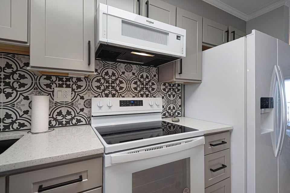 Oceanwalk 208- Kitchen