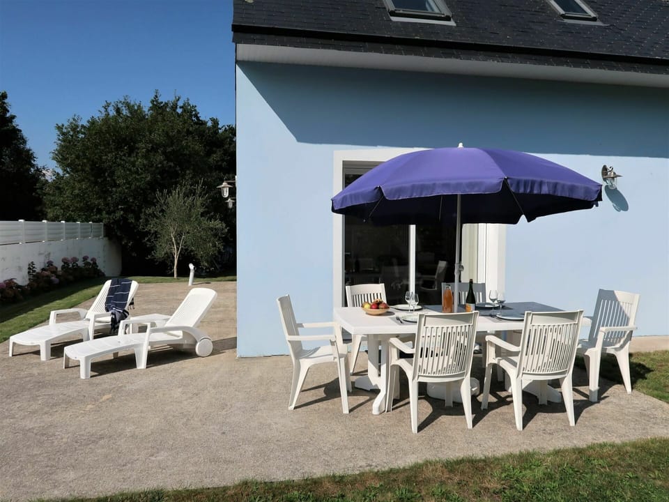 Table, Furniture, Property, Building, Chair, Plant, Shade, Window, Outdoor Furniture, Sky