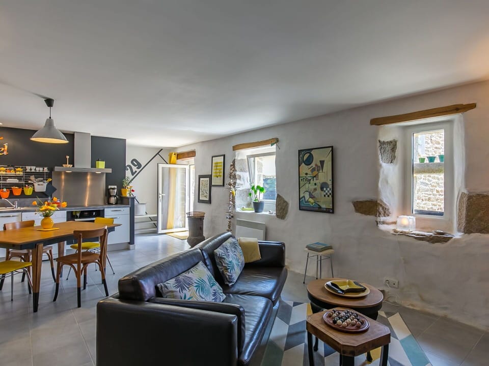 Picture Frame, Couch, Property, Table, Bookcase, Wood, Interior Design, Lighting, Living Room, Floor