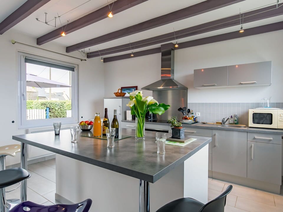 Countertop, Cabinetry, Furniture, Property, Sink, Kitchen Stove, Kitchen, Kitchen Appliance, Chair, Table