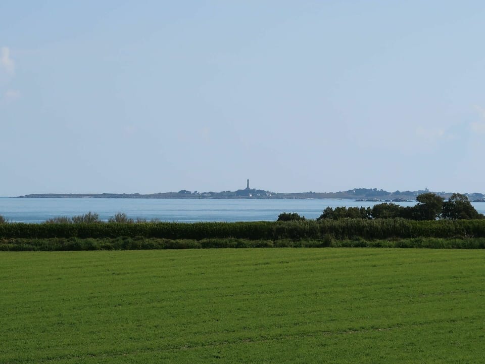 Water, Sky, Cloud, Plant, Natural Landscape, Coastal And Oceanic Landforms, Bank, Lake, Horizon, Grass