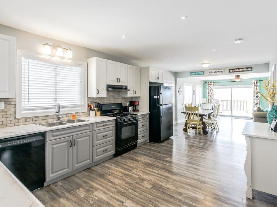 Open concept views of the lake
