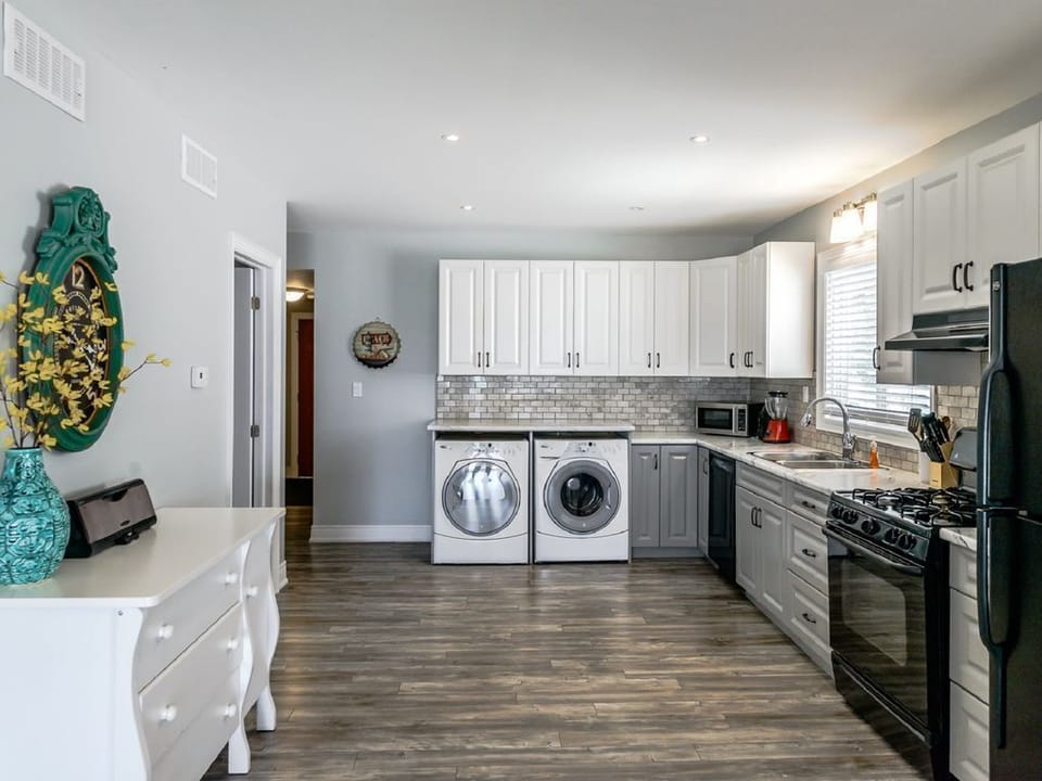 Large open kitchen with washer/dryer