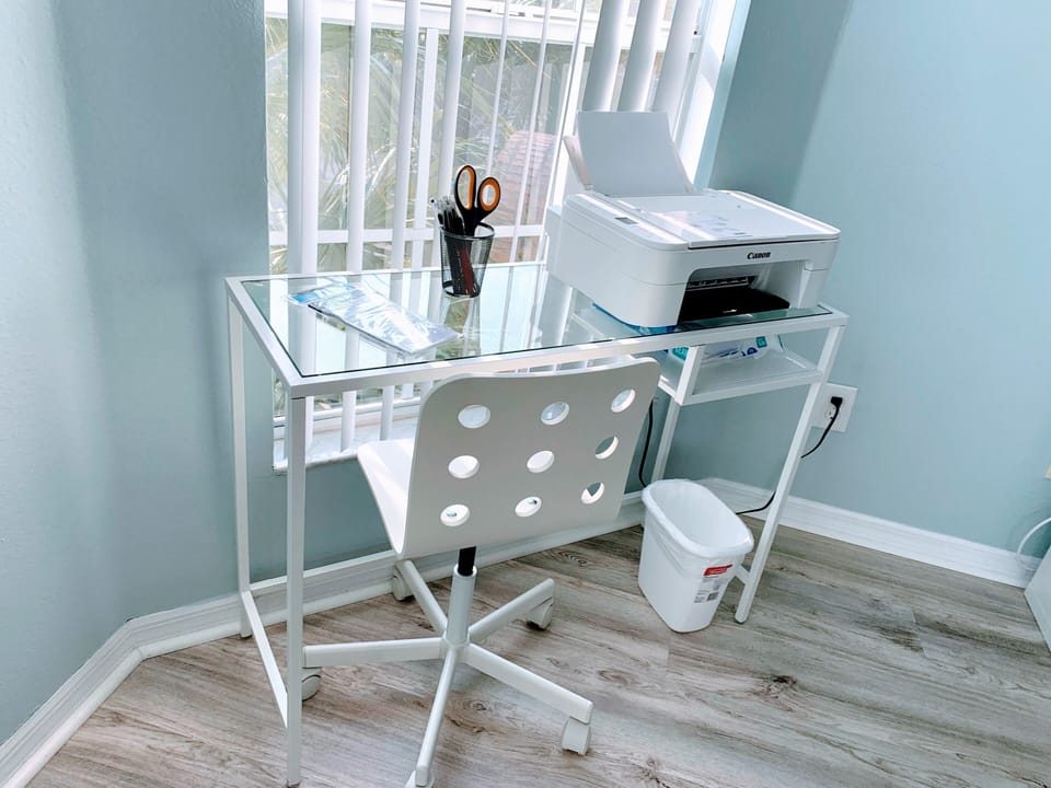 Small working station