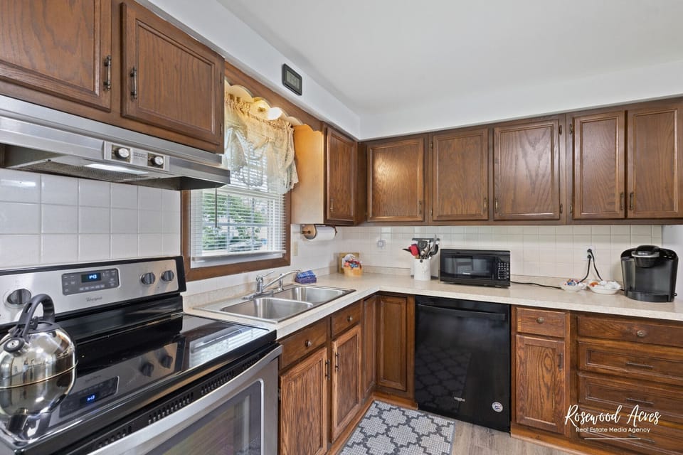 Eat in kitchen with all your cooking and eating utensils provided