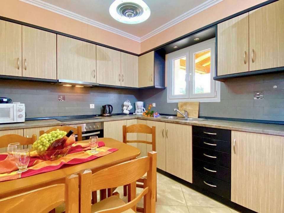 A fully equipped kitchen, ideal for preparing proper meals throughout your stay