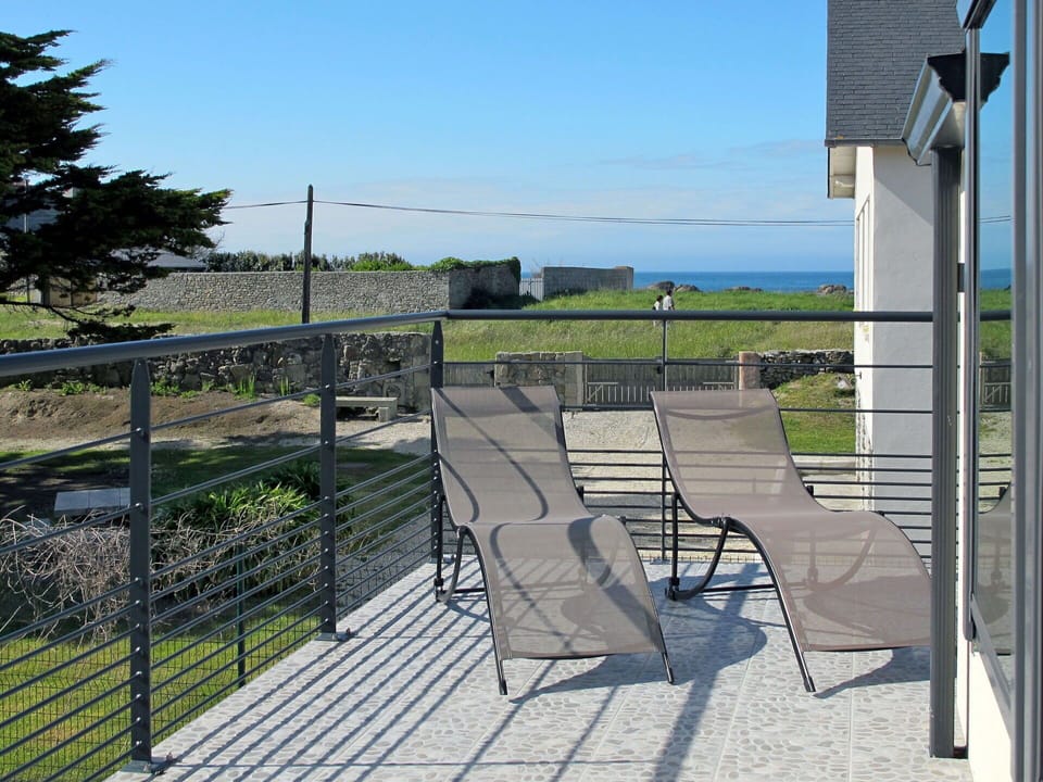 Property, Handrail, Real Estate, Walkway, Furniture, Deck, Residential Area, Tree, House, Building