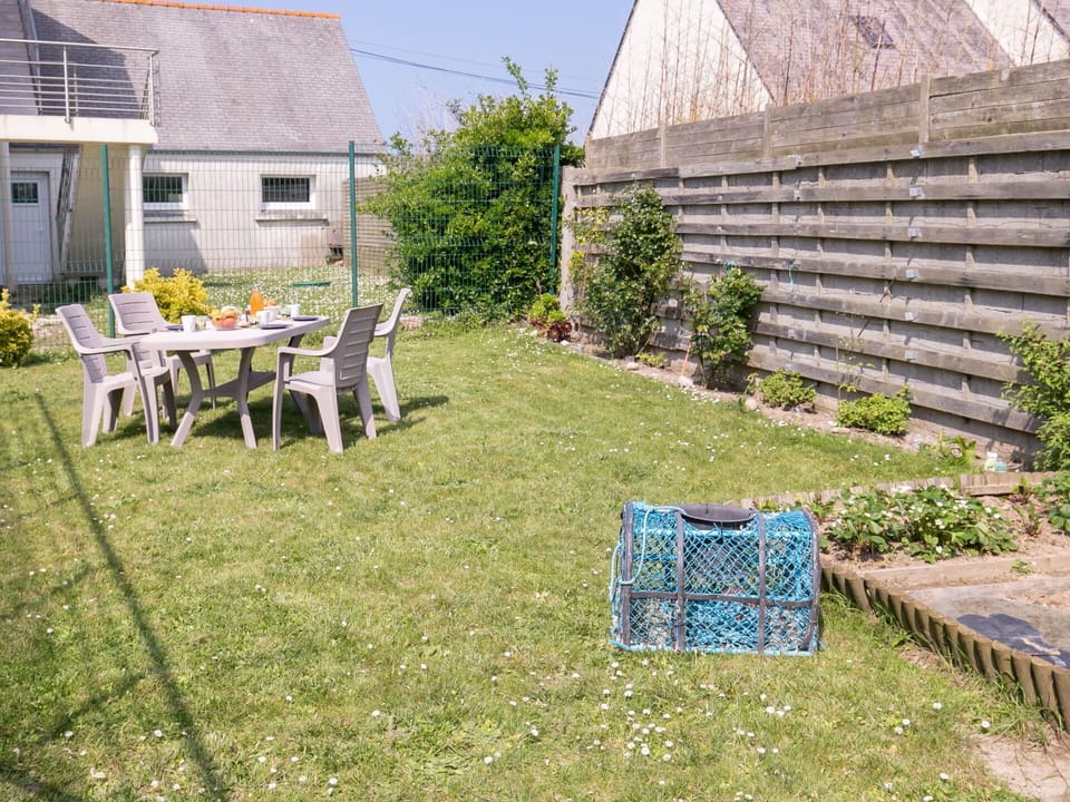 Garden, Land Lot, Home, Backyard, Cottage, Lawn, Yard, Outdoor Furniture, Landscaping, Siding