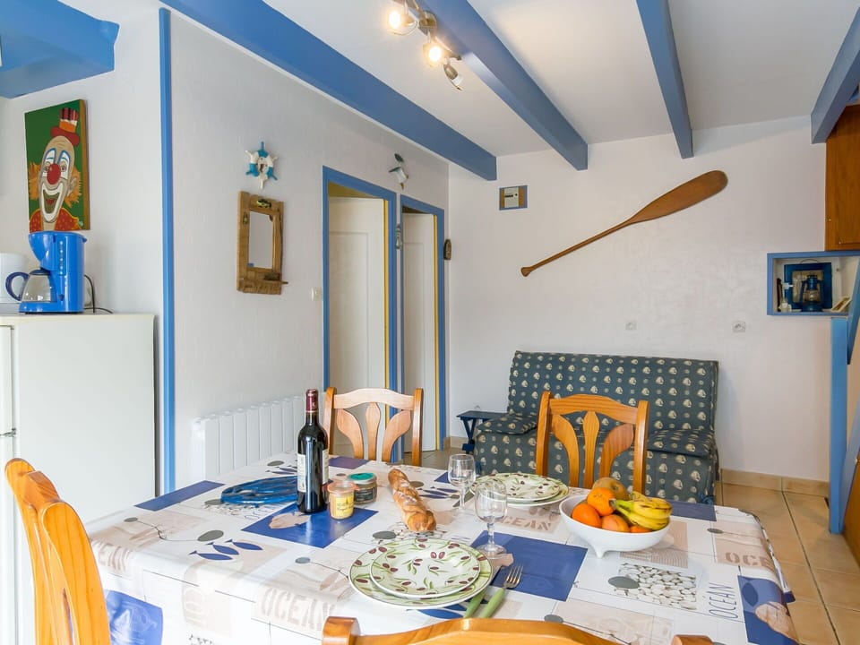 Table, Property, Furniture, Blue, Building, Picture Frame, Tableware, Azure, Lighting, Interior Design