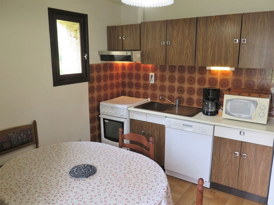 Cabinetry, Countertop, Property, Furniture, Kitchen Appliance, Kitchen Stove, Lighting, Wood, Home Appliance, Interior Design