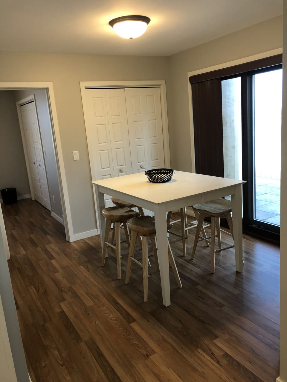 Dining room to comfortably seat 6