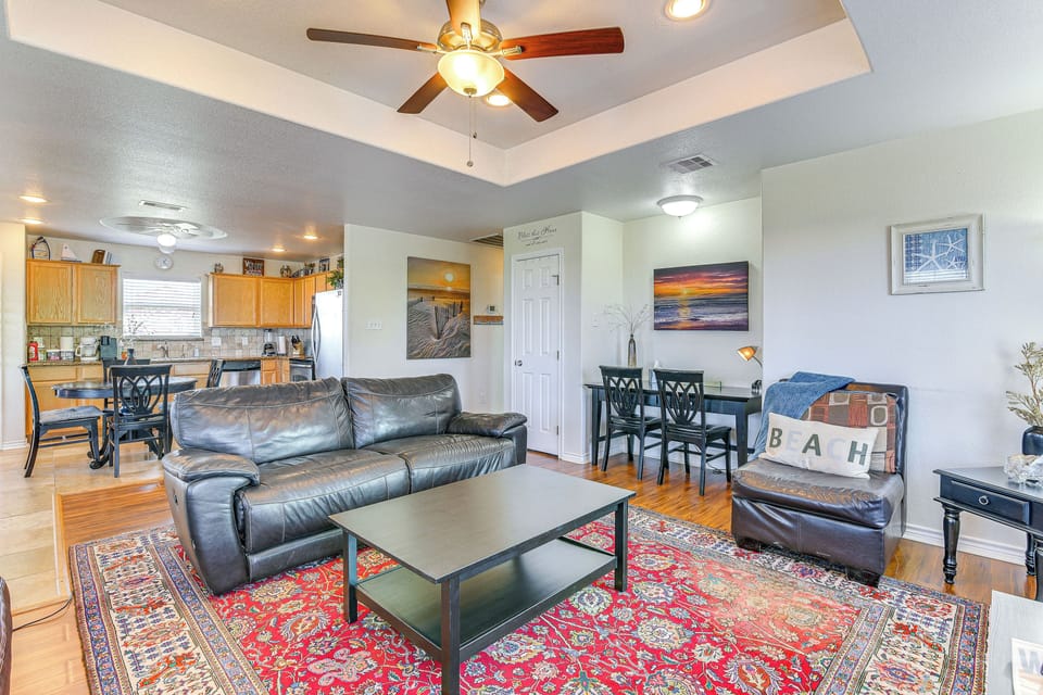 Living Room | Free WiFi | Central A/C
