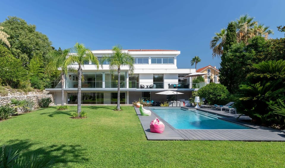 garden and swimming pool