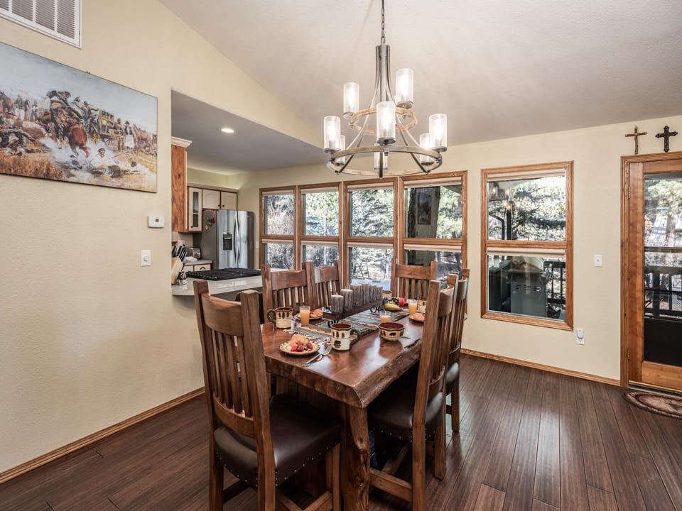 Dining Area - Midtown Riverfront 1