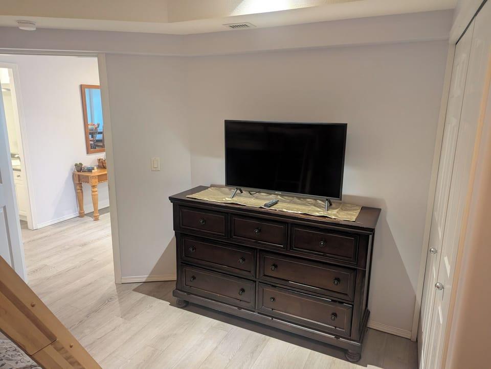 The T.V. from the secondary bedroom
