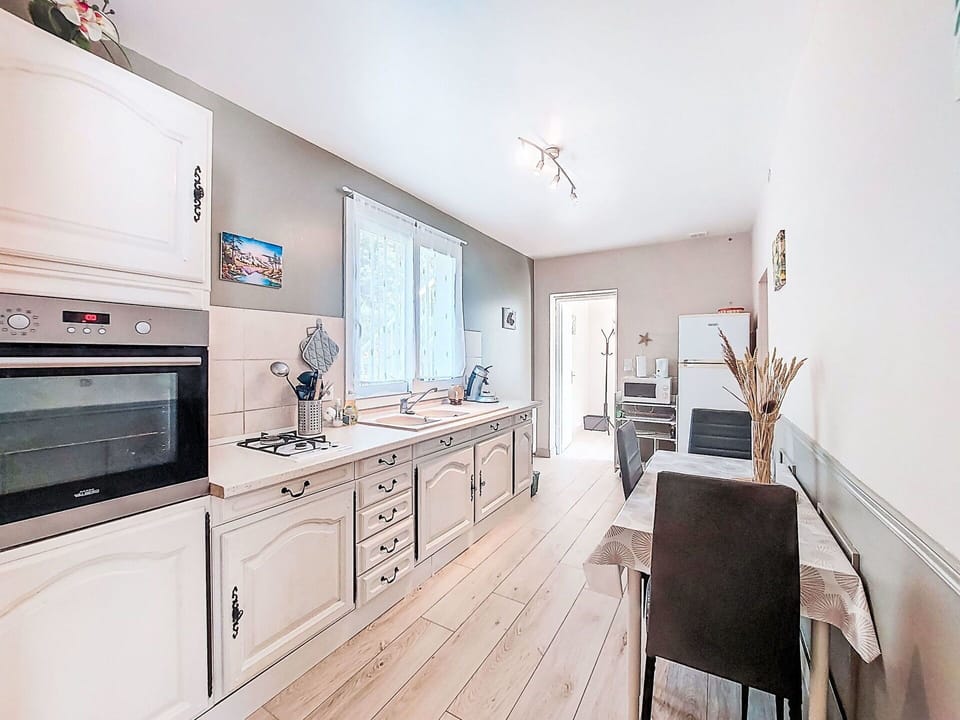 Furniture, Interior Design, Cabinetry, Flooring, Kitchen, Floor, Countertop, Home, Ceiling, Cupboard