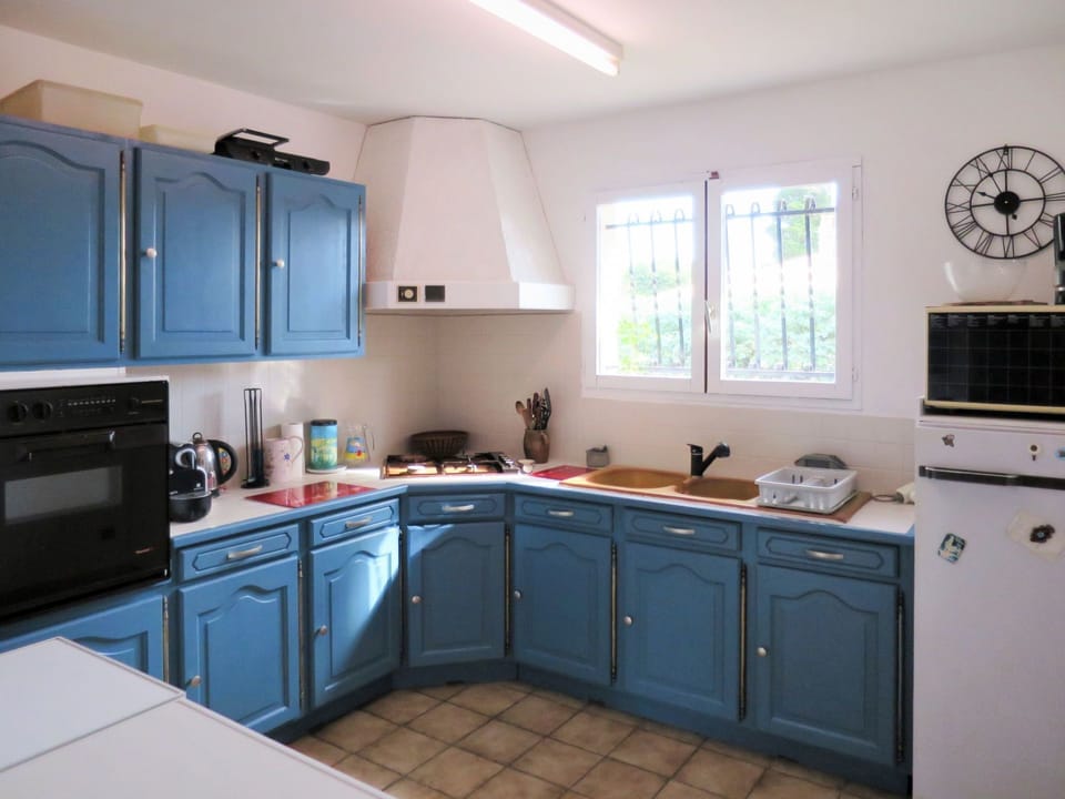 Countertop, Room, Property, Kitchen, Cabinetry, Furniture, Interior Design, Building, Real Estate, Sink