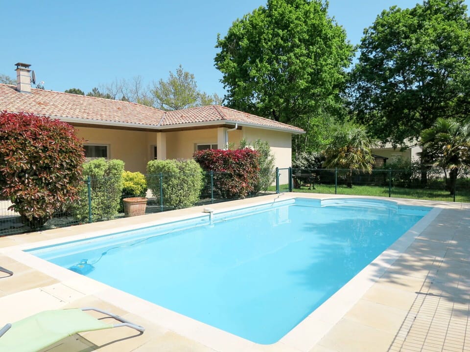 Water, Plant, Property, Sky, Swimming Pool, Azure, Building, Shade, Tree, Rectangle
