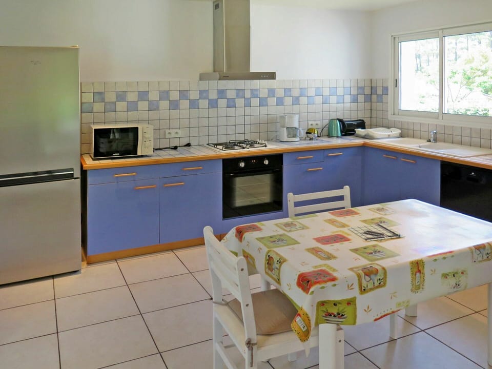 Cabinetry, Furniture, Countertop, Property, Kitchen Sink, Kitchen Appliance, Kitchen, Tap, Sink, Drawer
