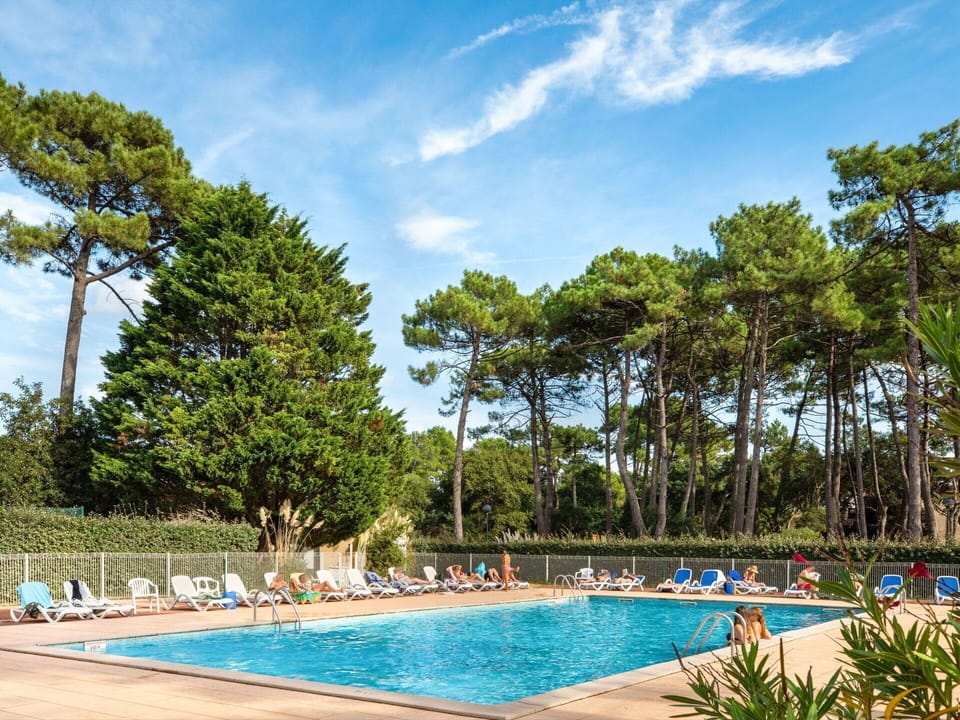 Water, Cloud, Sky, Plant, Property, Swimming Pool, Tree, Shade, Natural Landscape, Leisure