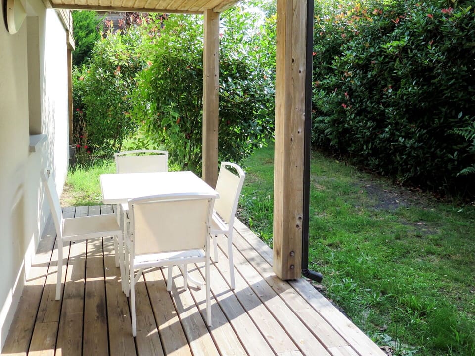 Property, House, Room, Real Estate, Yard, Building, Home, Backyard, Grass, Deck