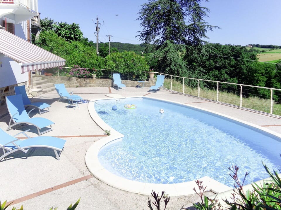 Water, Plant, Sky, Property, Swimming Pool, Building, Azure, Tree, Body Of Water, Outdoor Furniture