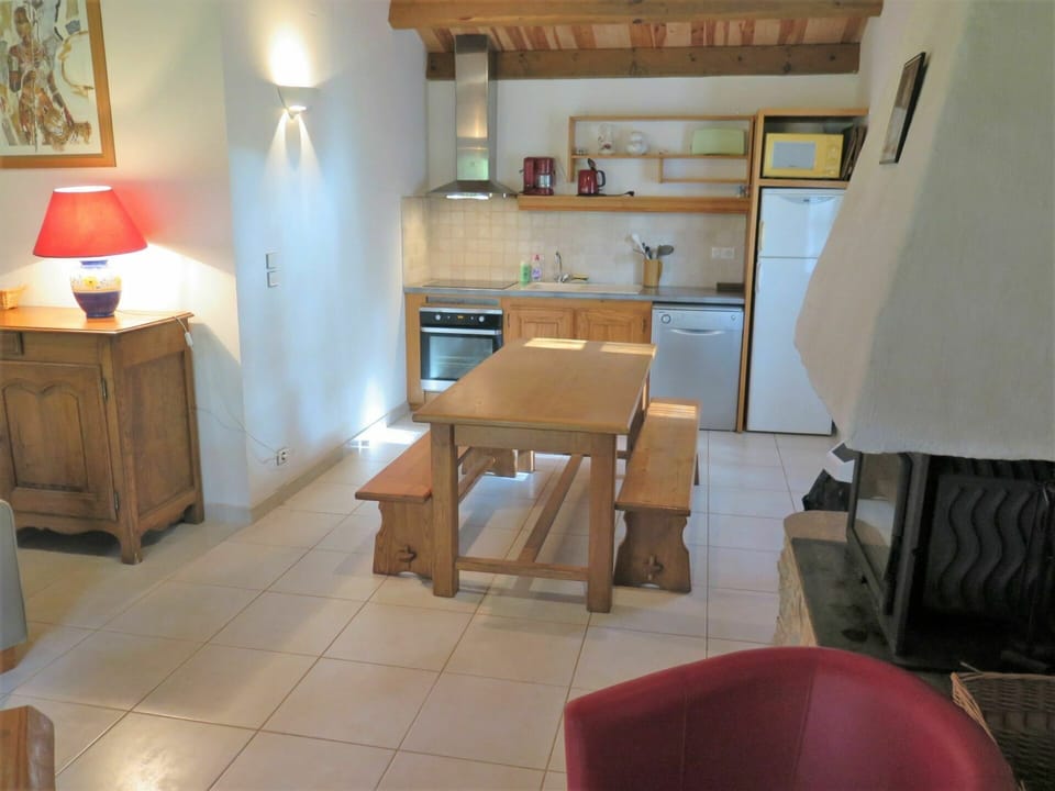 Furniture, Table, Cabinetry, Wood, Building, Drawer, Interior Design, Kitchen, Shelf, Shelving